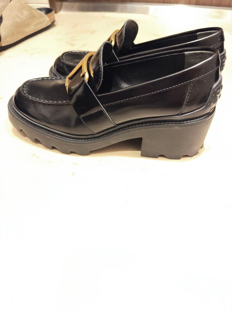 Tod's ブラックレザー プラットフォームローファー