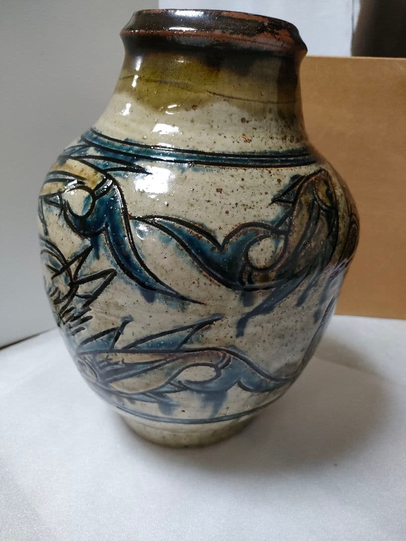 やちむん金城次郎　壺　 魚紋（5）＋海老魚紋（3）計８　希少品　高さ 28cm