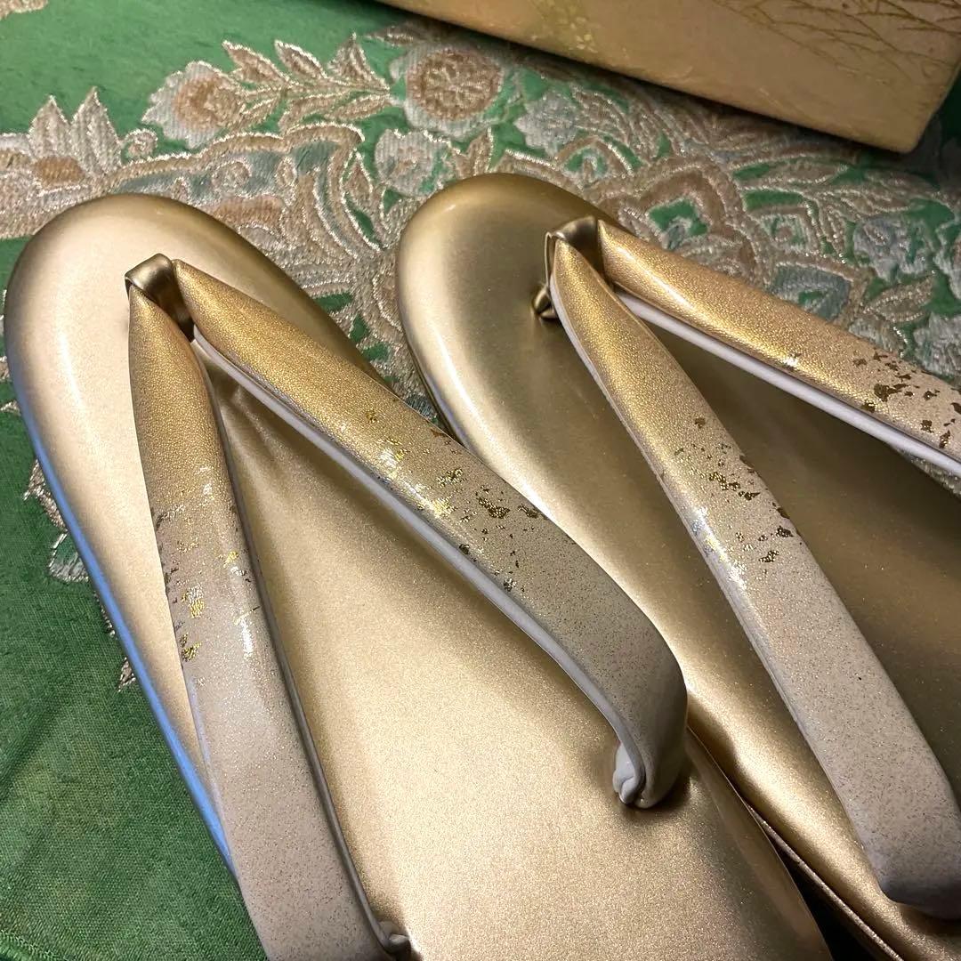 エナメル　ゴールドのお洒落な　　　　　草履バッグセット