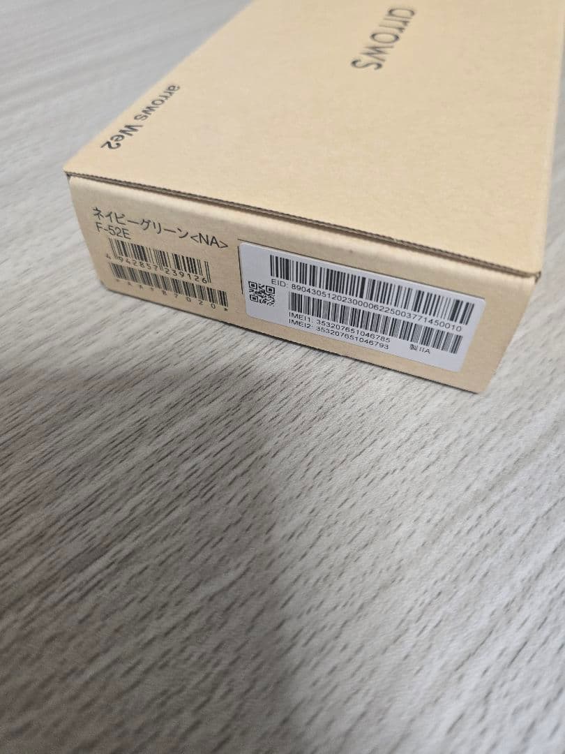 新品未使用　arrows　We2　F-52E　ネイビー