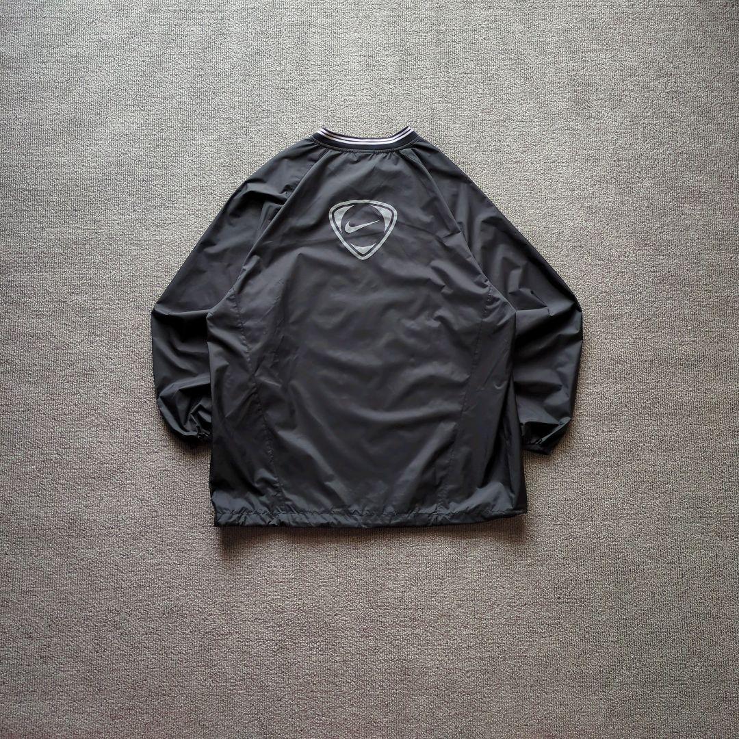 美品ナイキナイロンジャケットピステワンポイント刺繍バックプリント黒L