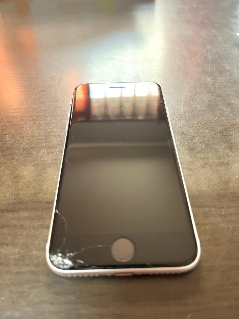 Apple iPhone SE第二世代　64GB ホワイト 画面にひびあり