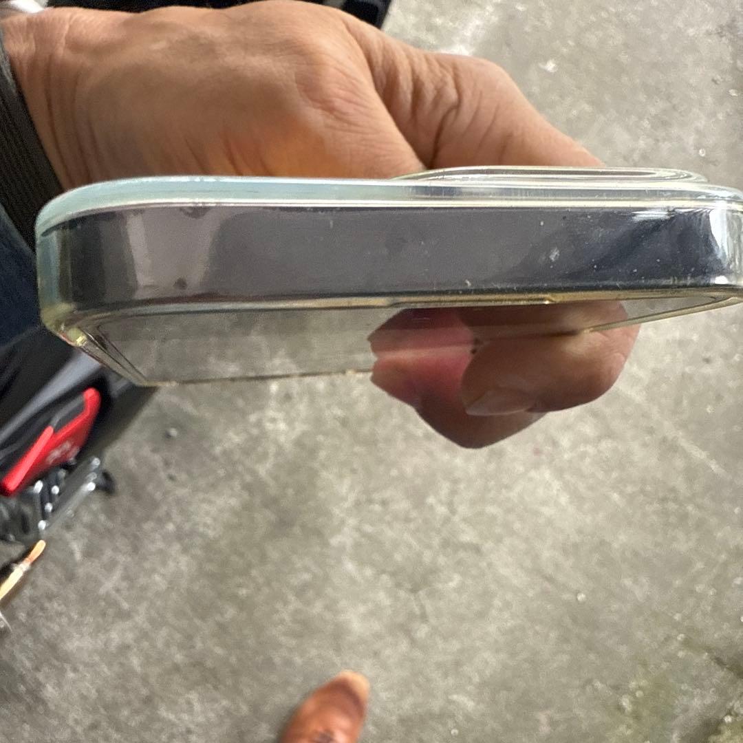 リモワiPhone14 Proポリカーボネート 虹色 ケース中古品