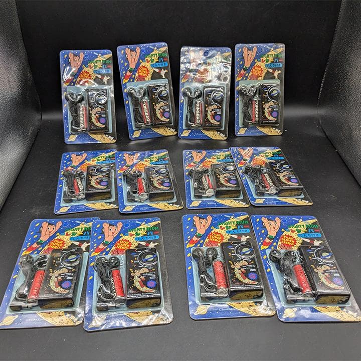 J54 サンリオ SANRIO AMラジオ 鉄腕アトム レトロ 電池式 希少品