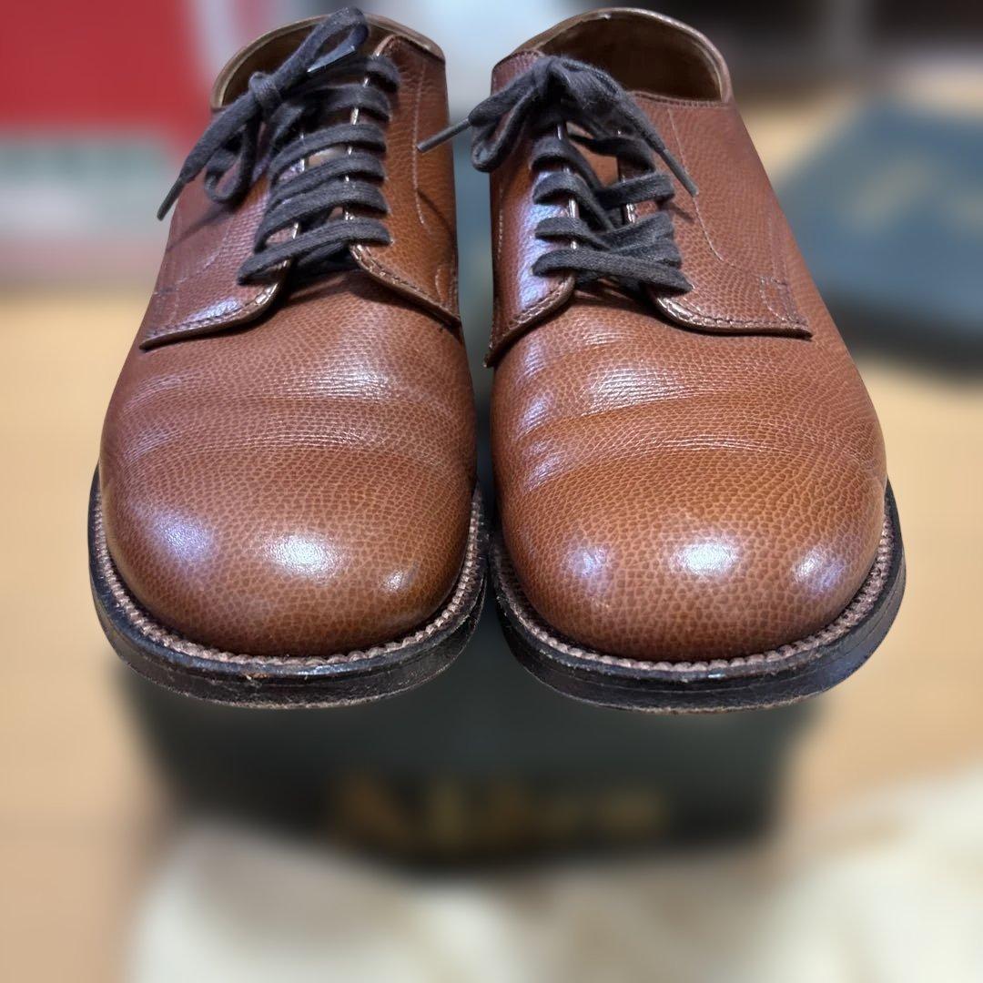 ブラウン型押しレザードレスシューズ