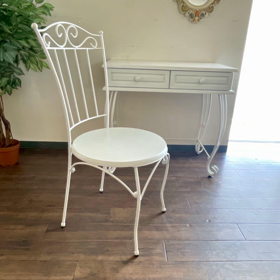 r186 アンティーク風の曲線美 コンパクトで美しいロートアイアンデスクセット