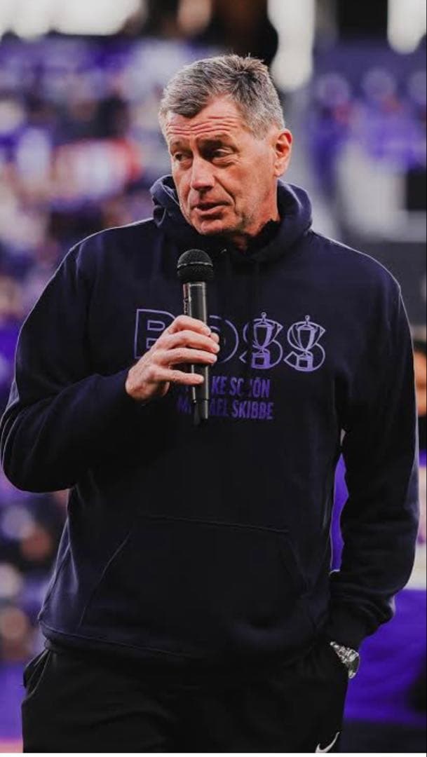 サンフレッチェ広島 スキッベ監督「BOSS」プルオーバーパーカー　限定品入金困難