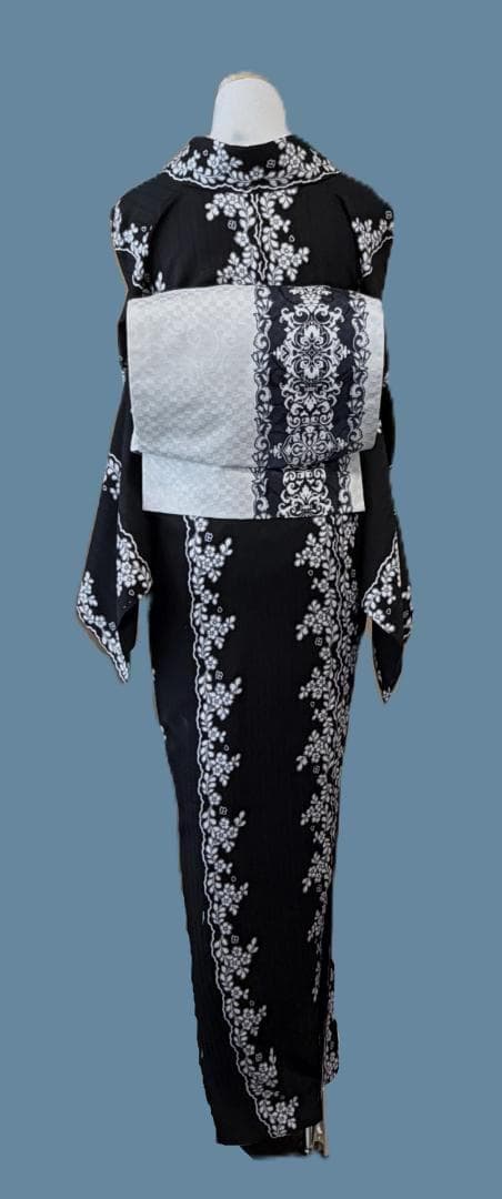 専用：着物８　松田聖子　小花スカラップ柄袷着物　黒　正絹　身丈１６９裄丈６９.５