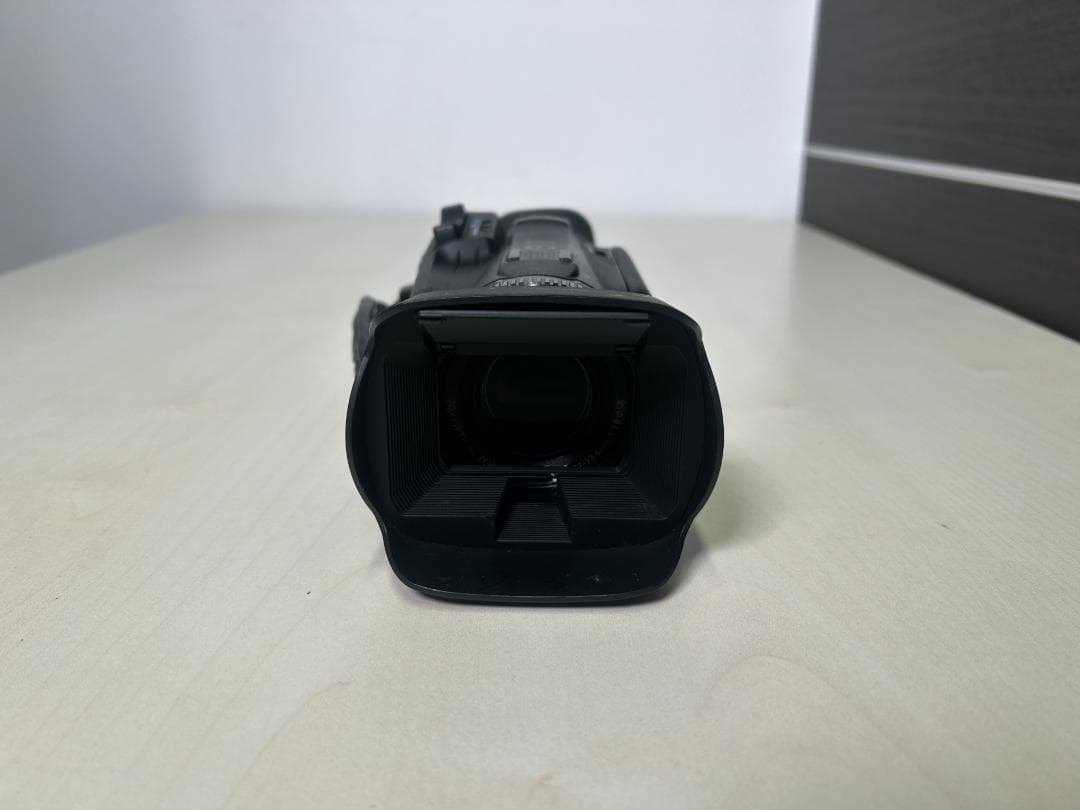 Canon XA25 業務用ビデオカメラ本体 ジャンク（レンズの傷）