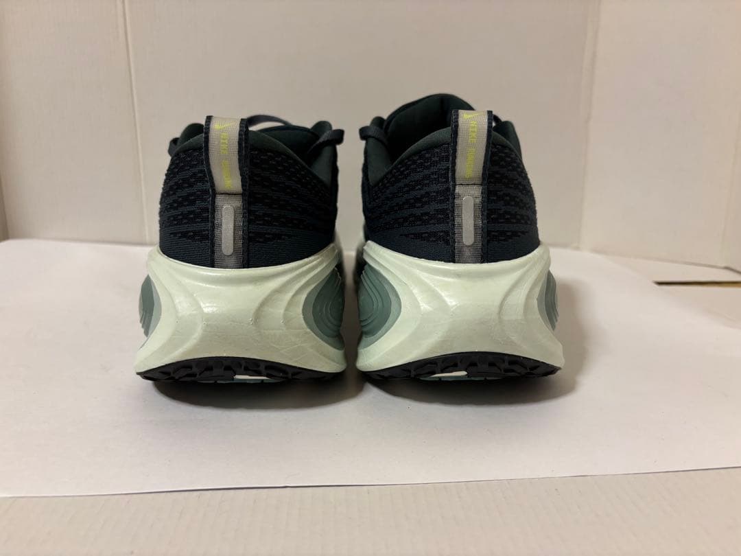 NIKE VOMERO PLUS ナイキ ボメロプラス　27.0cm