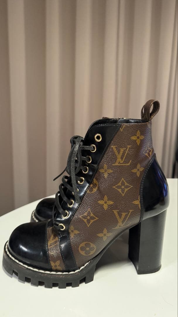 Louis Vuitton ロゴブーティ 高ヒール