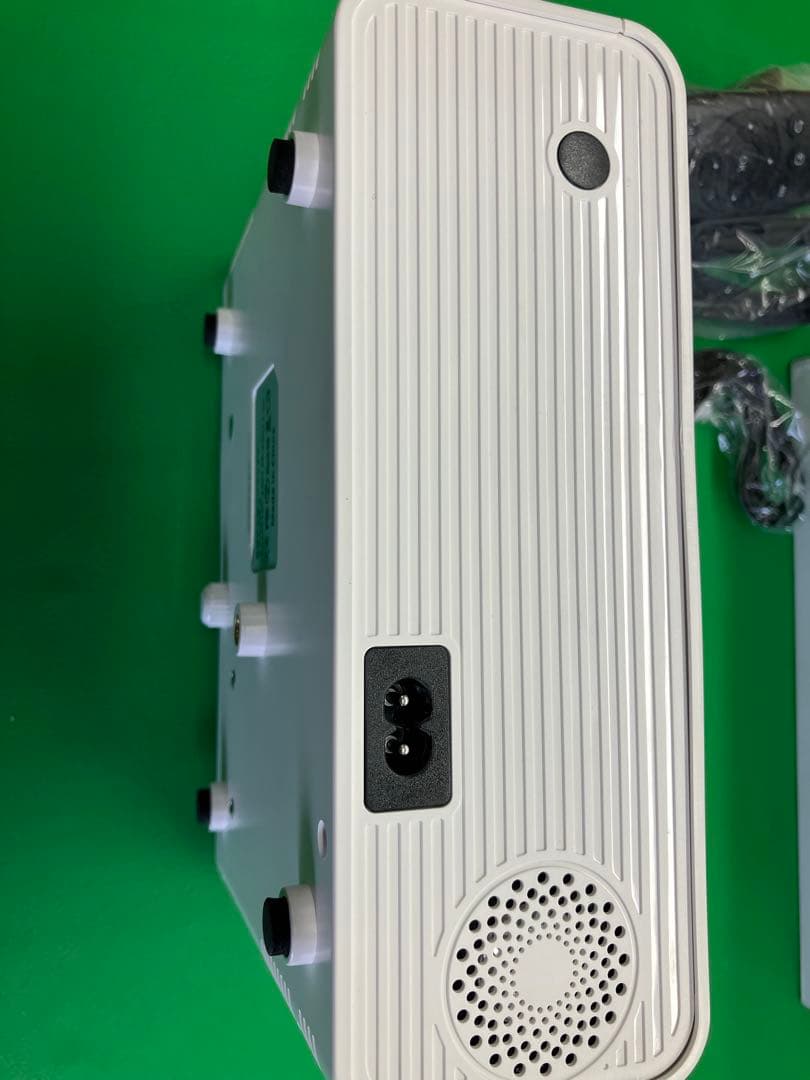 【ほぼ新品】スマホワイヤレス接続可能　プロジェクター