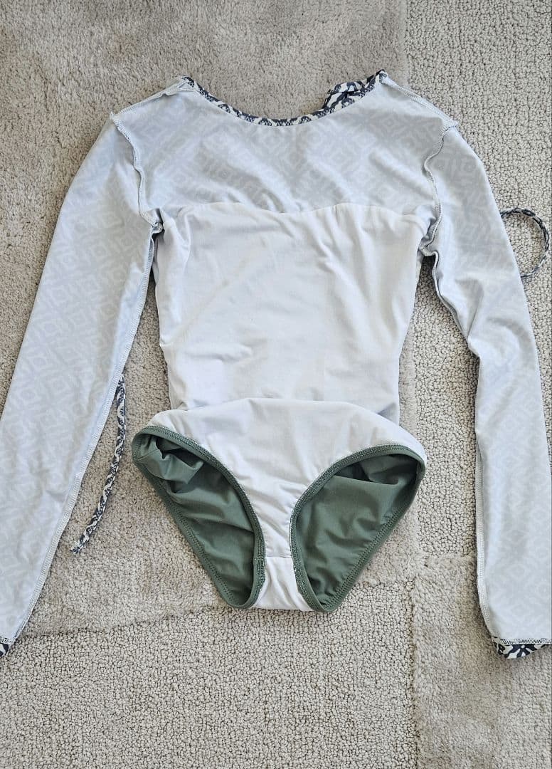 あるりんseea　ラッシュガード　水着