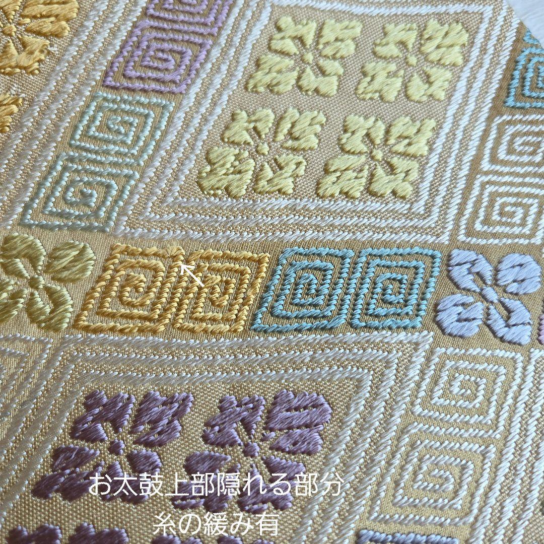 やさしいベージュ　菱取花菱文の袋帯