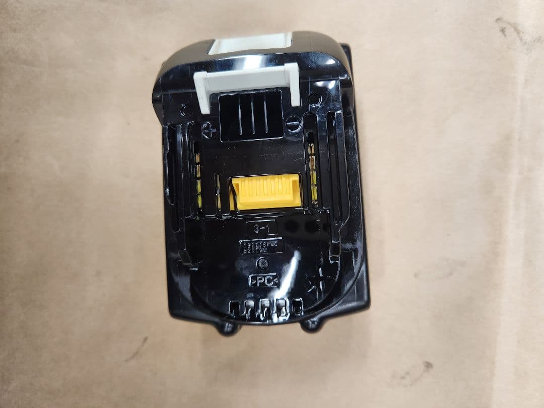 Makita MR113 ワイヤレスラジオ　バッテリー　充電器