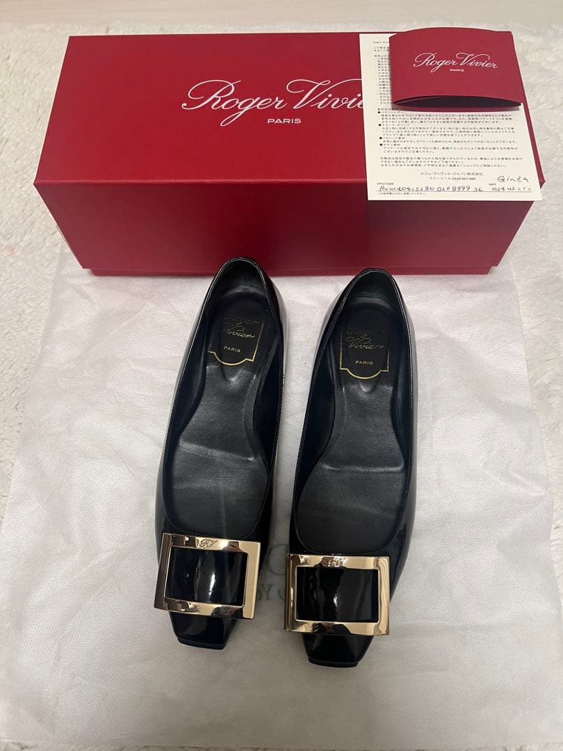 Roger Vivier トランペット　パテントレザー　バレリーナ　フラット