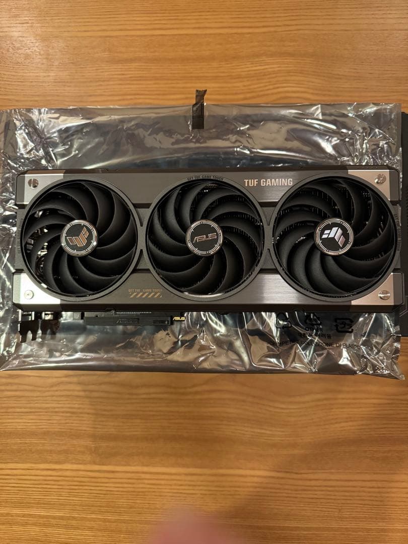 グラフィックボード・グラボ・ビデオカード ASUS TUF Gaming Radeon RX 9070 16GB OC