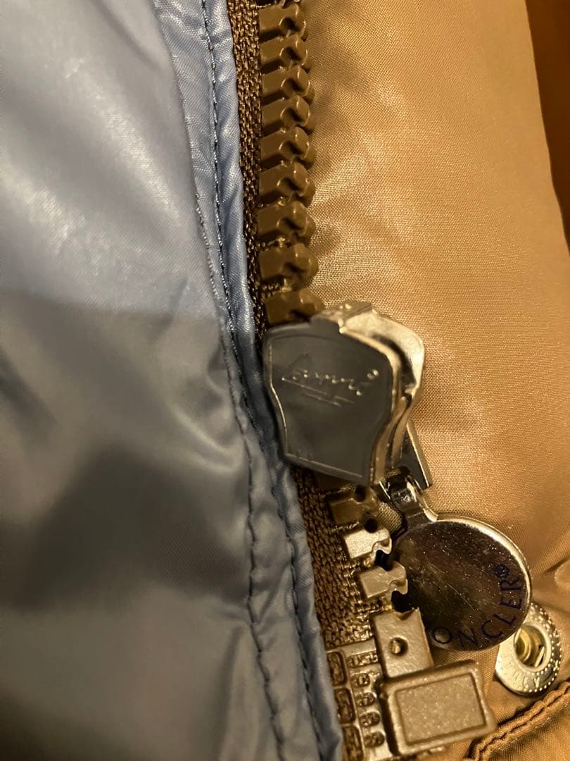 Moncler ダウンジャケット