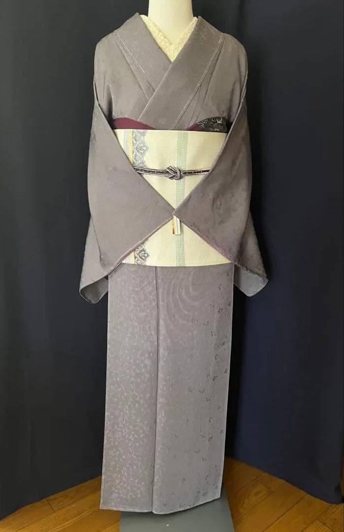 【小紋お召】お直し承りました　小花柄のお召　　※日本の絹シリーズ　　　　しつけ付