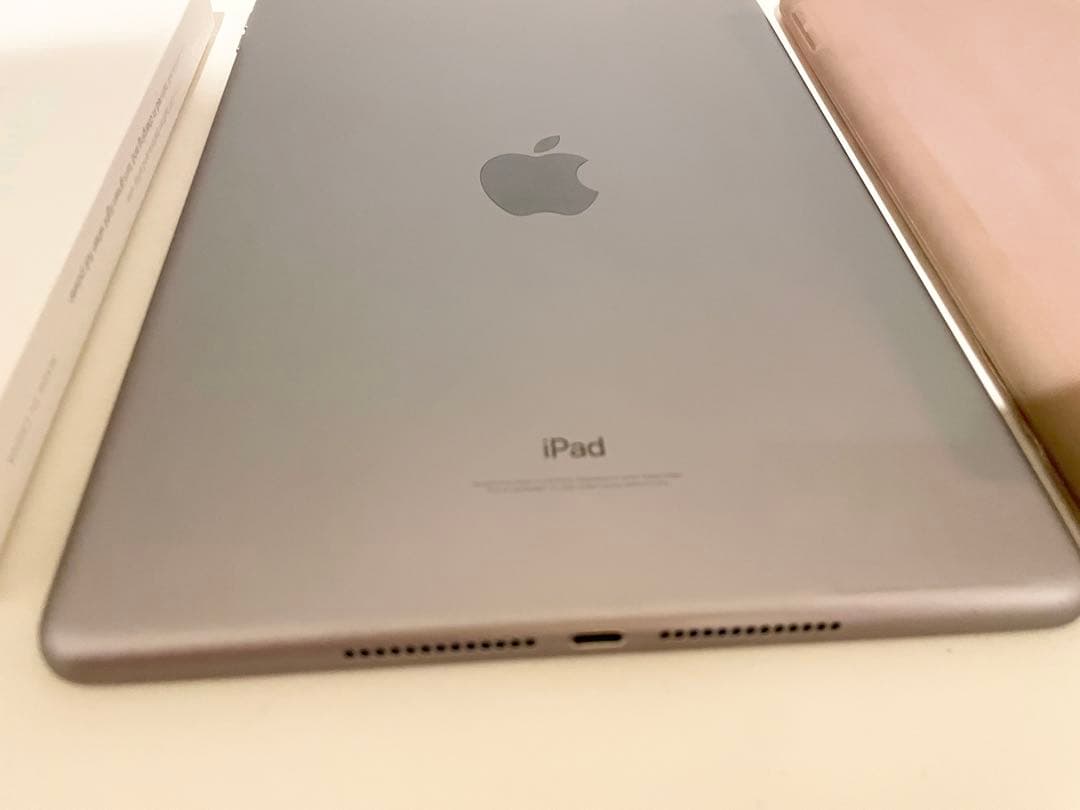 Apple iPad (第６世代) 32GB シルバー　タッチペンとカバー付き