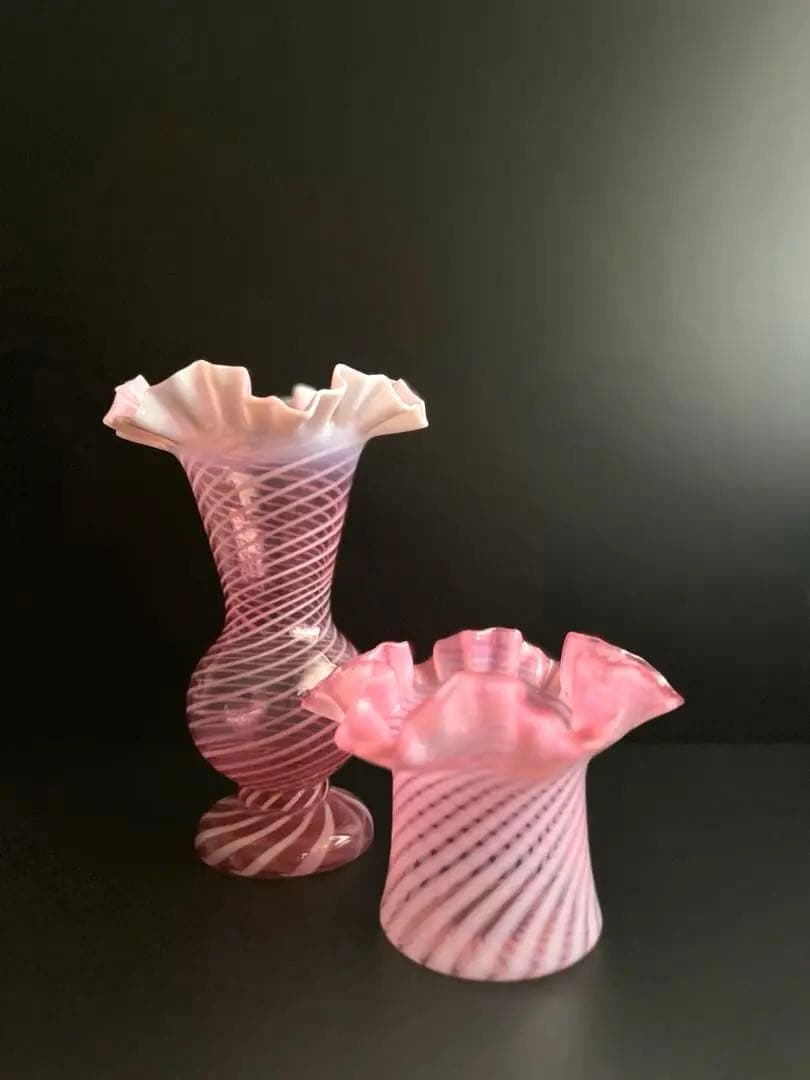 692 骨董 アンティーク ピンクオパール渦巻き紋様花瓶 フリルガラス 明治