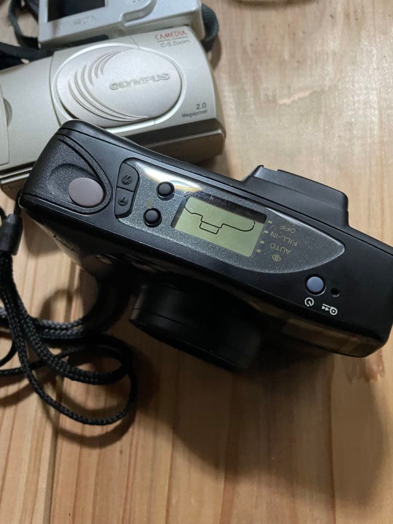 フィルムカメラ2台とデジタルカメラ台2台 canon Fuji