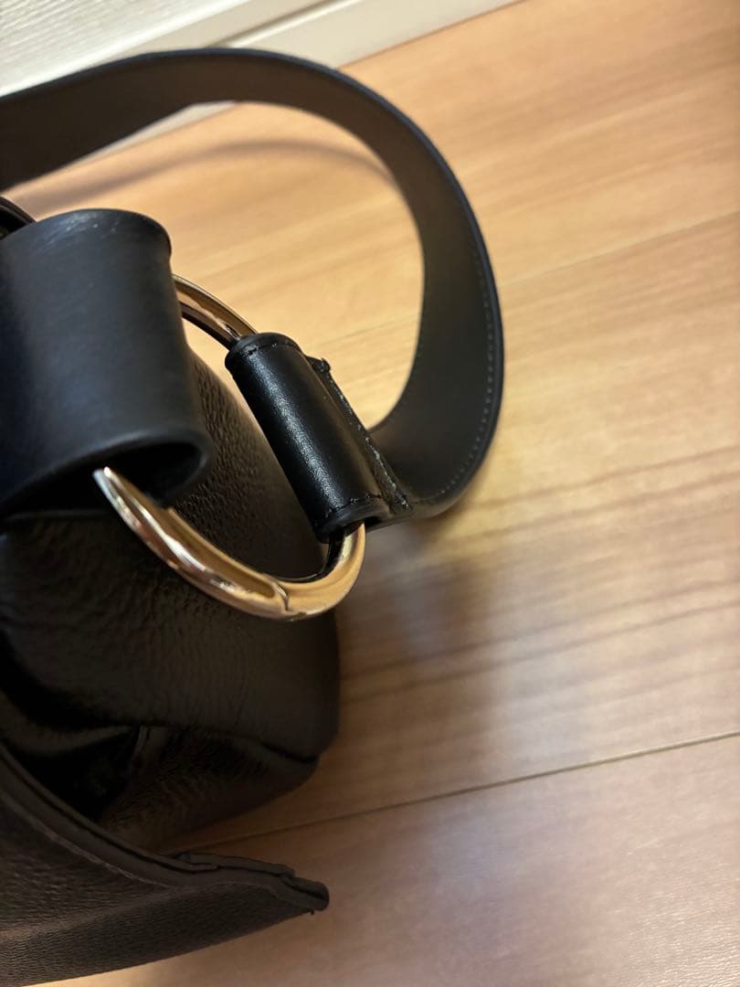 BEARDSLEY ピアズリー　レザーボディバッグ　ブラック