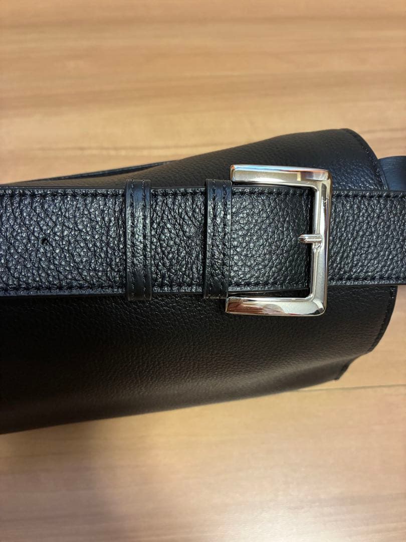 BEARDSLEY ピアズリー　レザーボディバッグ　ブラック