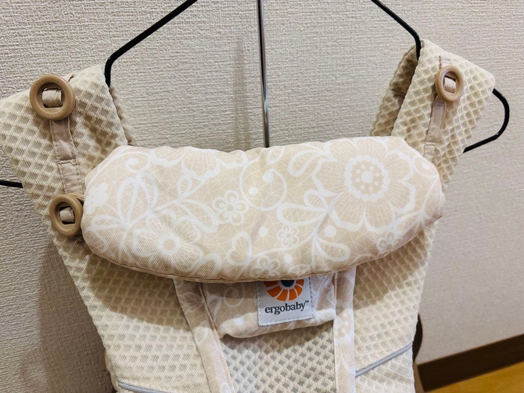 【極美品】エルゴベビー　オムニ ブリーズ　フラワーベージュ