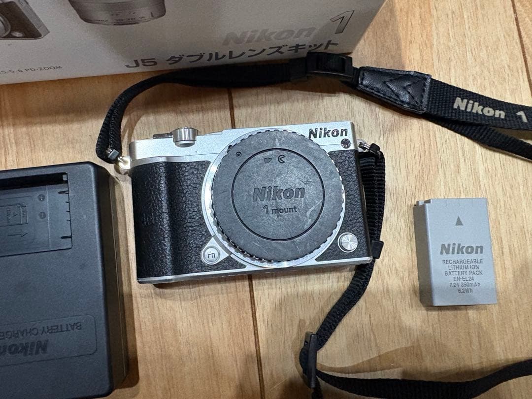 Nikon 1 J5 ダブルレンズキット　ジャンク品