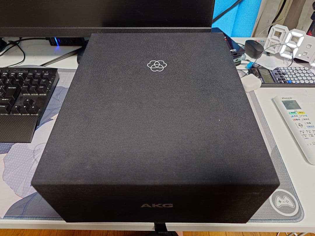 AKG K812 ヘッドフォンとスタンドセット