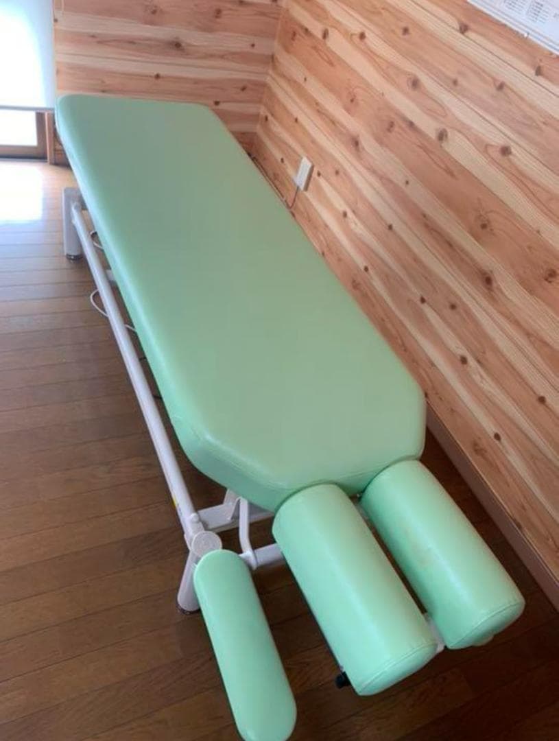 高田 電動昇降施術ベッド