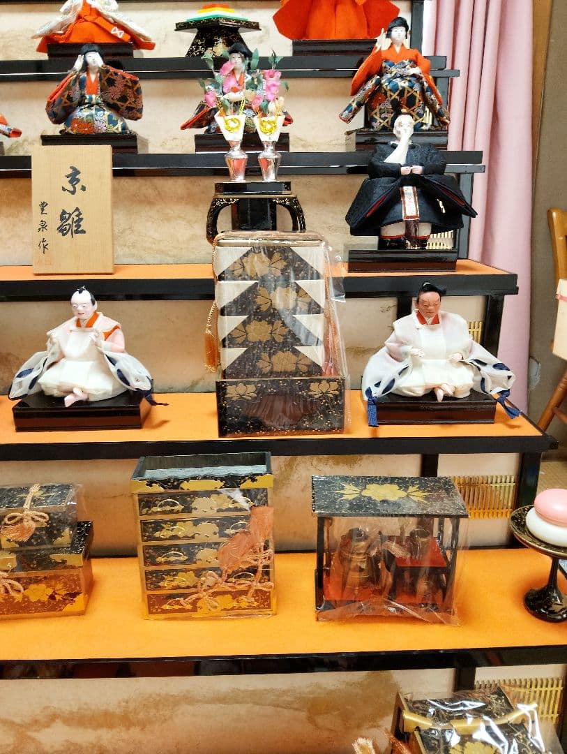ひな人形 段飾り 多彩な飾り