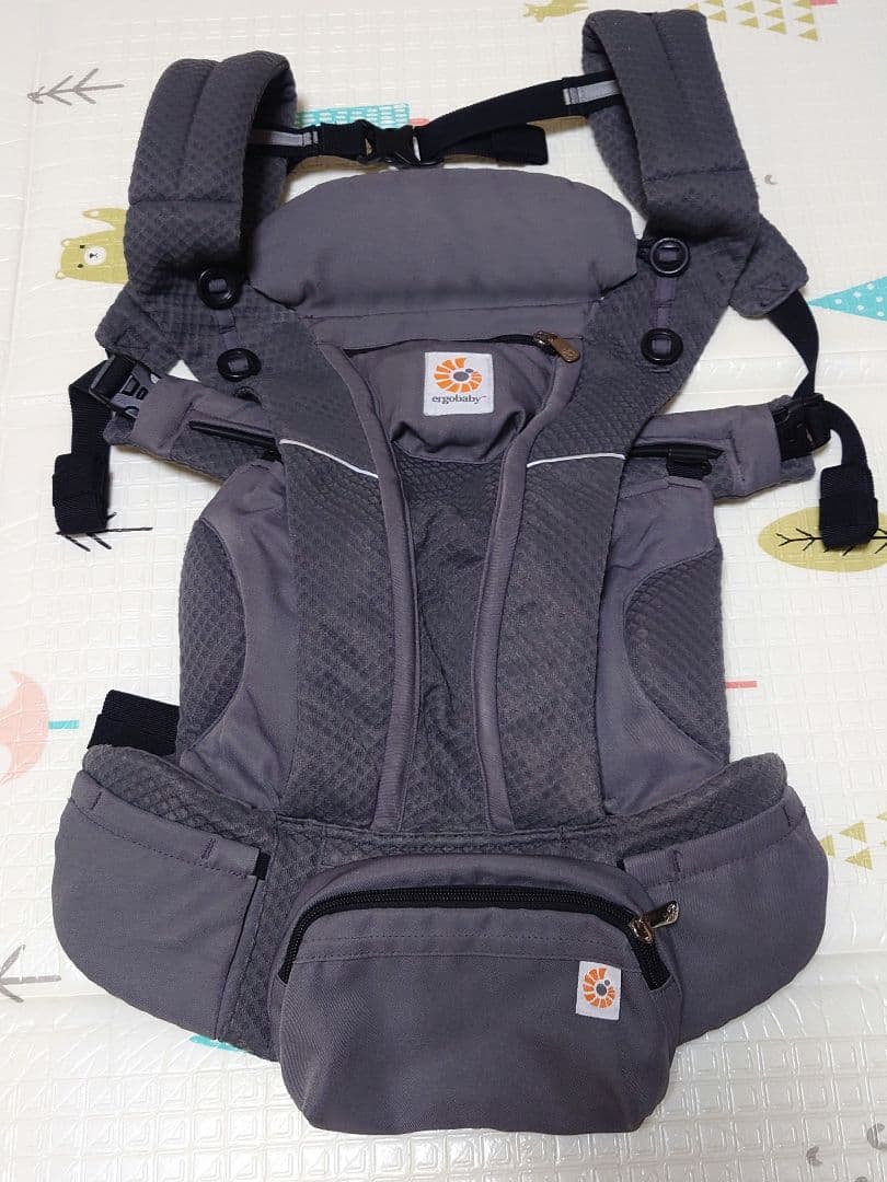 エルゴベビー オムニブリーズ エアメッシュ グラファイトグレー　よだれカバー付き