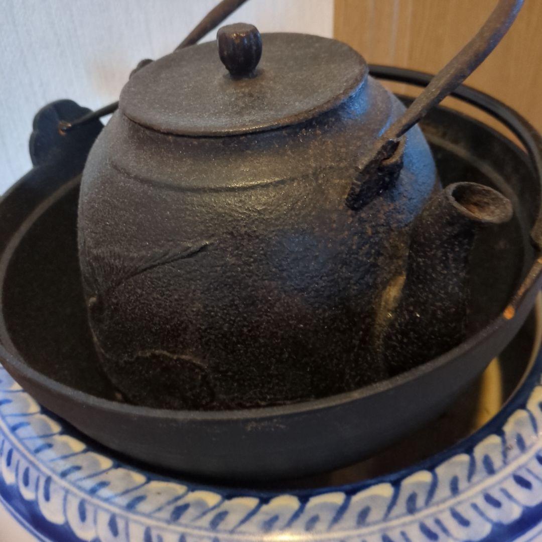 青白磁 火鉢と鉄製やかんのセット
