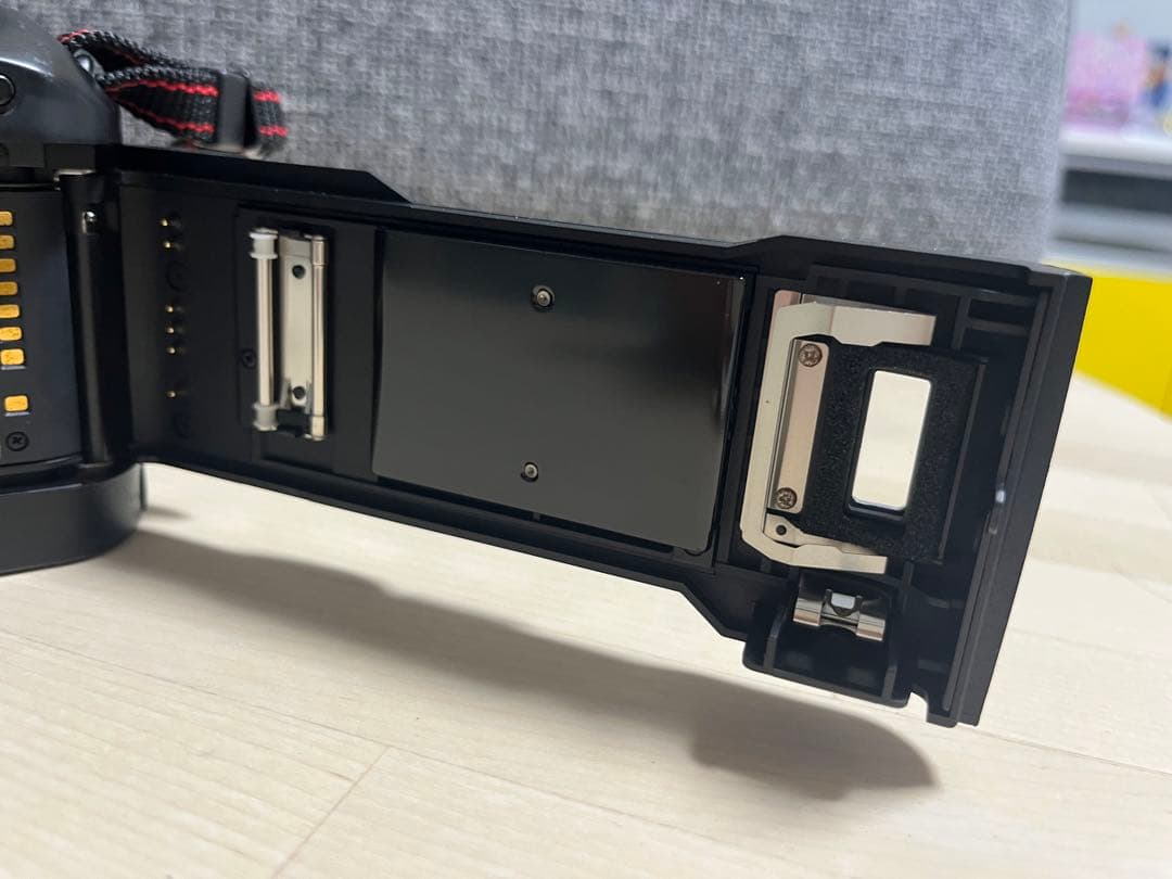 Canon EOS-1 EF 24mm F2.8レンズ付き！