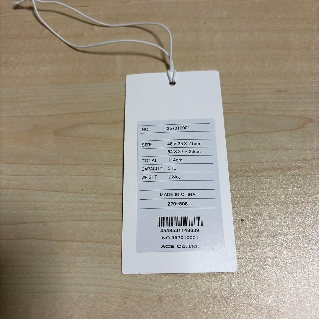 黒の中型スーツケース 4輪