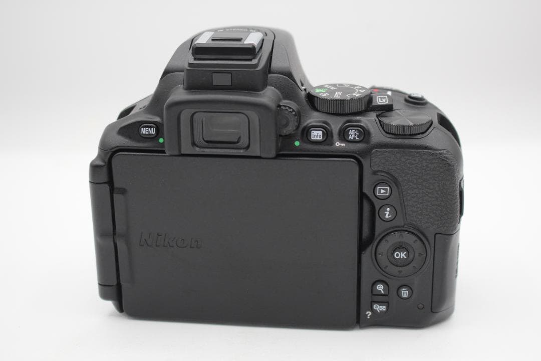 新品級◆Nikon ニコン D5600 ボディ◆5742