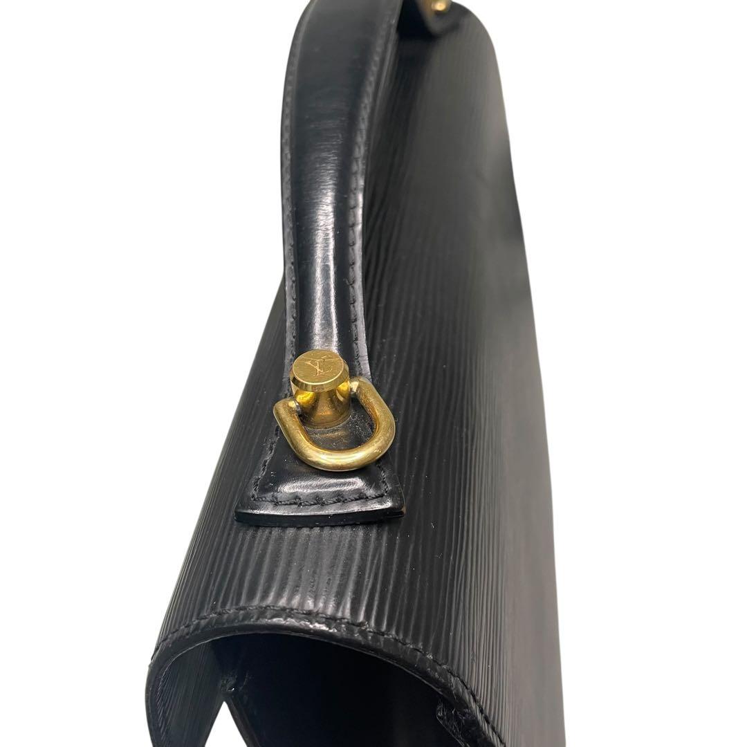 ルイヴィトン エピ モンソー28 ノワール ハンドバッグ