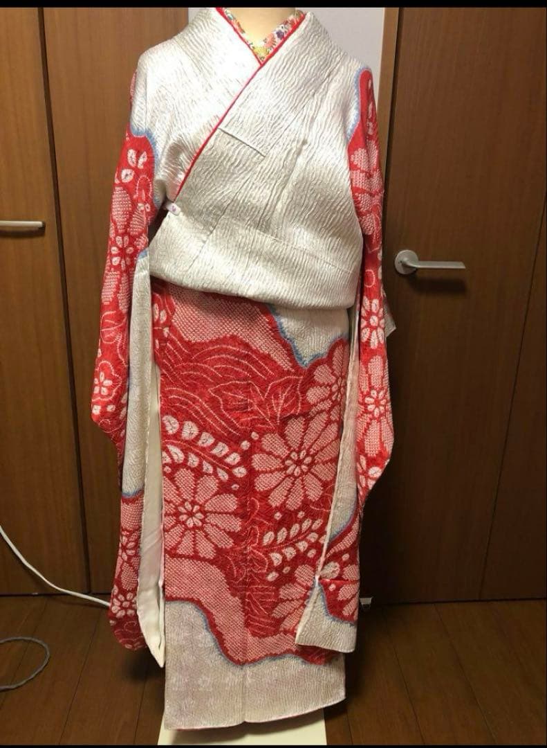 ちー様 希少手絞り」正絹　杢目の総絞り振袖