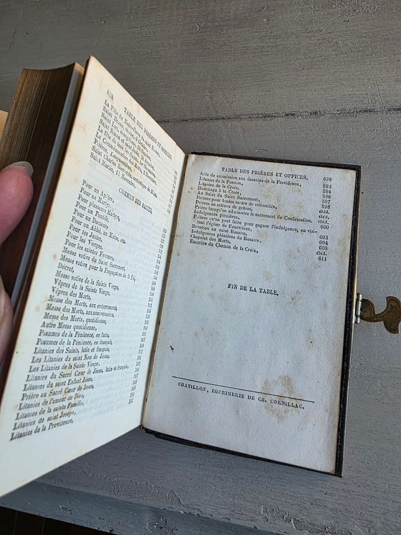 貴重　フランスアンティーク　1855年　ミセル　アヴェマリアのモノグラム 祈祷書