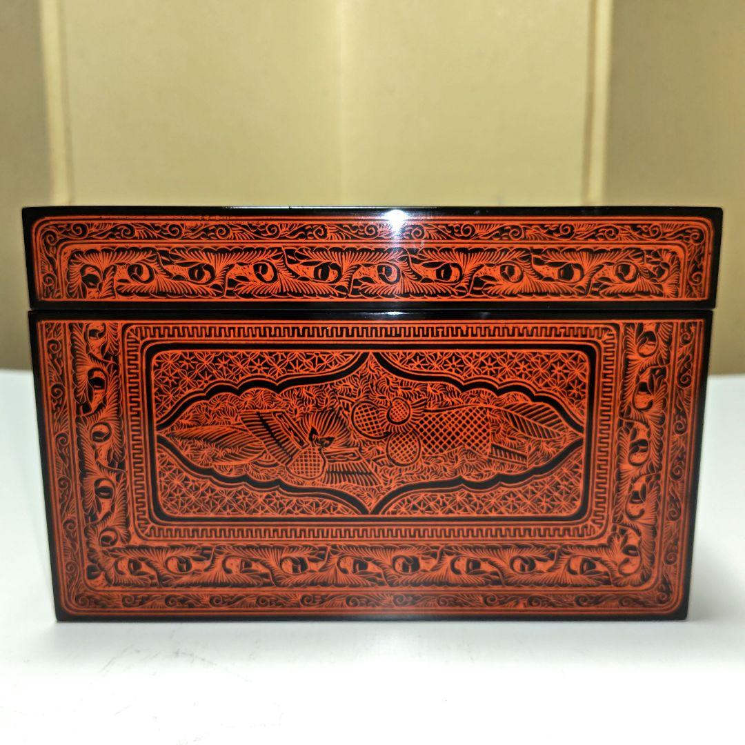 茶道具　筋膜唐草文茶箱