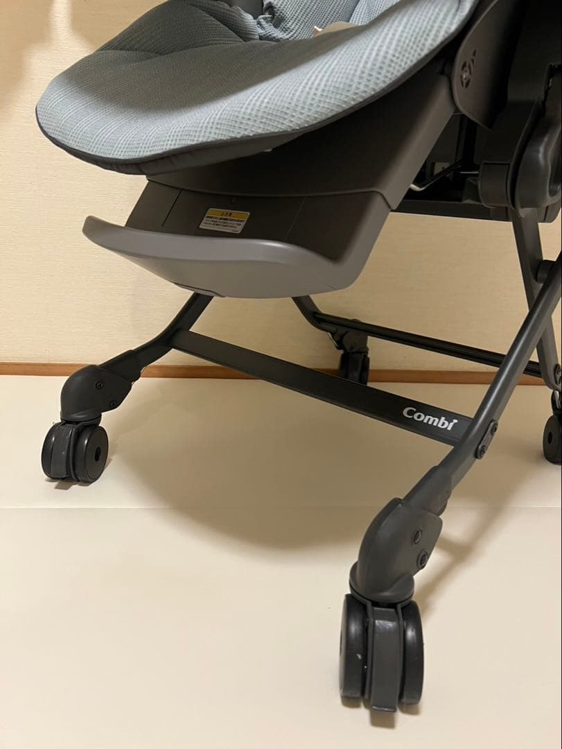 【美品】Combi ネムリラ電動ハイローチェア