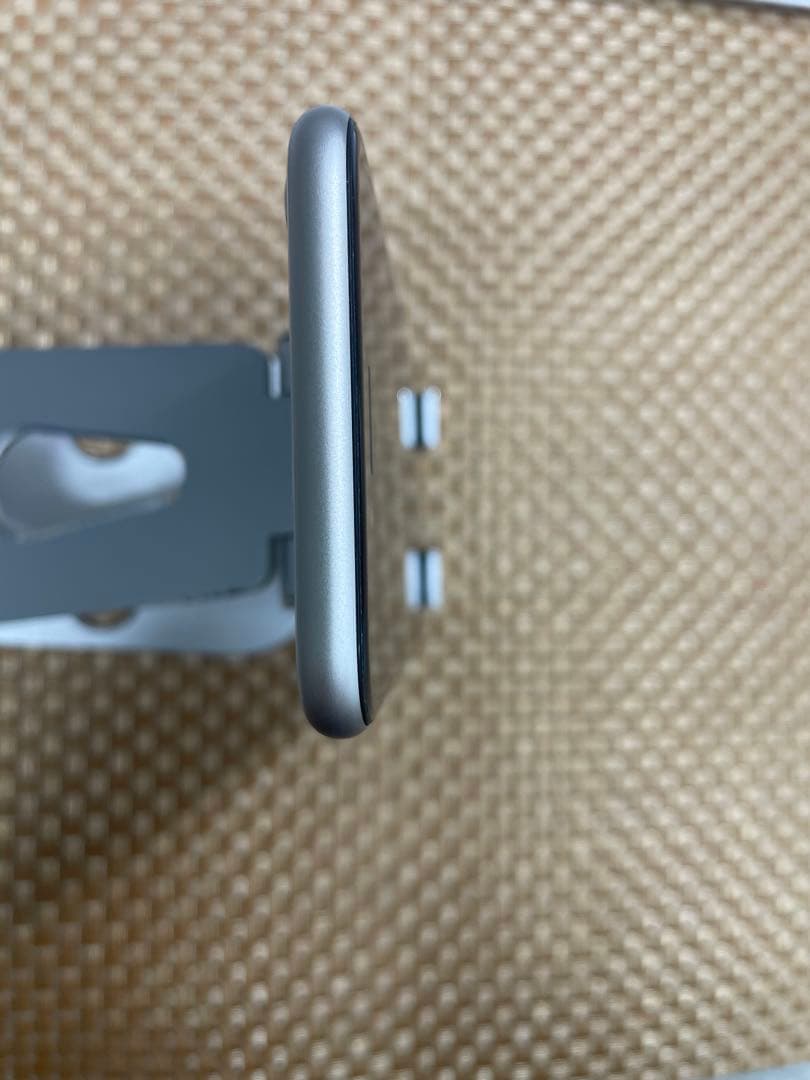 iPhone SE 第3世代 128 GB スターライトSIMフリー【7839】