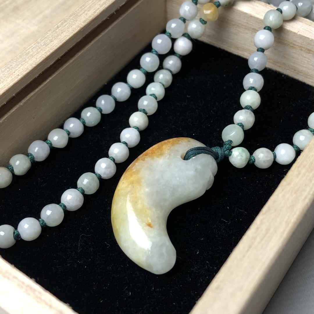 勾玉　本翡翠 ペンダント ネックレス 　木箱付き