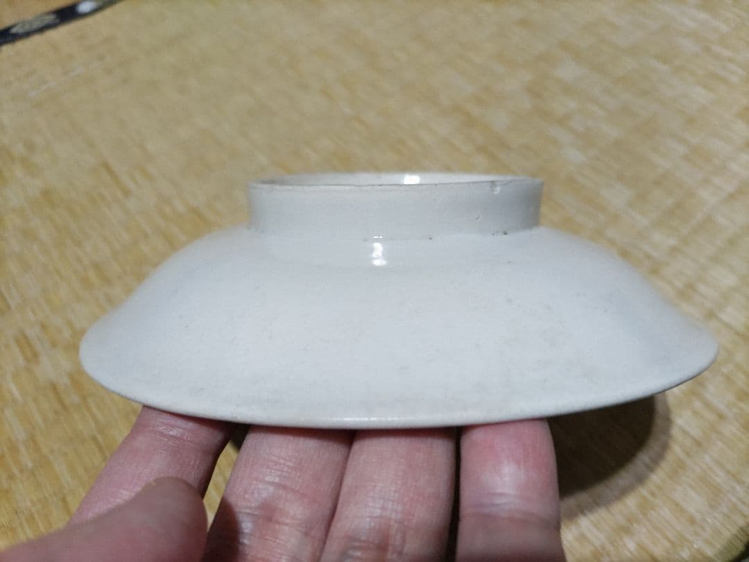 李朝　官窯？　白磁　皿（径16.8～17.1㎝）