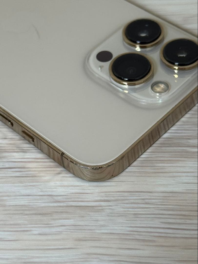 iPhone 13 ゴールド　1TB