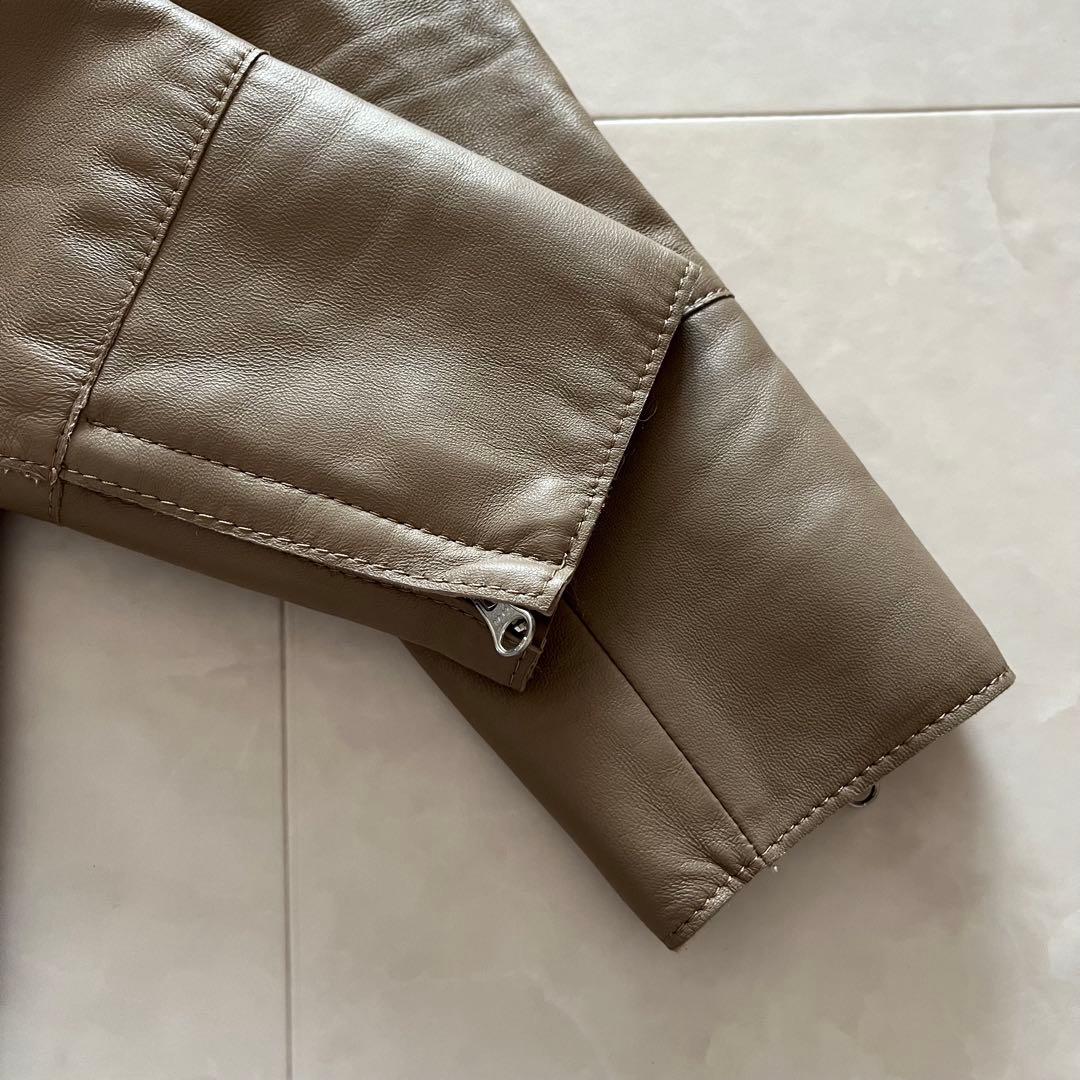 美品✨23区 シングルライダースジャケット　本革　羊革　グレージュ　34