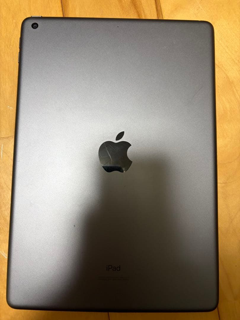 iPad (第8世代) グレー 画面ひび割れジャンク　32GB