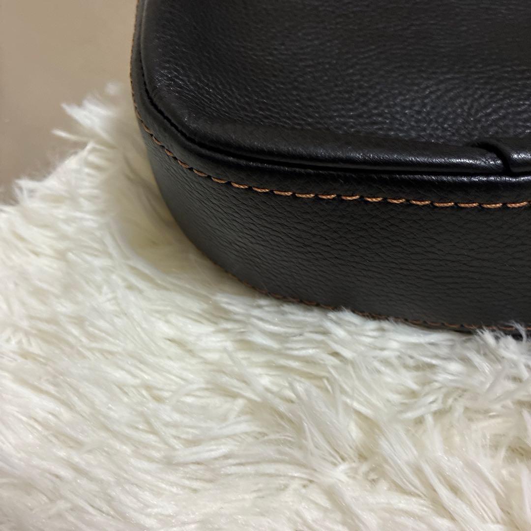 yukasanです。キタムラ ワンショルダーバッグ シボ革 レザー 黒